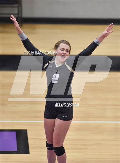 Thumbnail 2 in McGregor vs Groesbeck (UIL 3A Bi-District) photogallery.