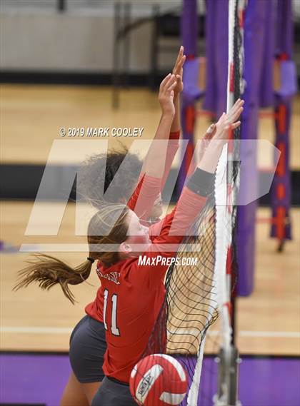 Thumbnail 1 in McGregor vs Groesbeck (UIL 3A Bi-District) photogallery.