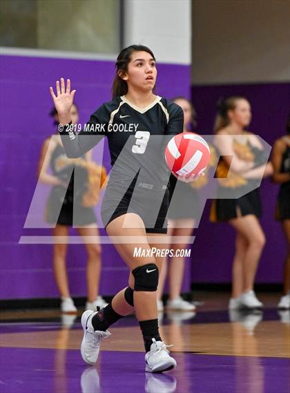 Thumbnail 3 in McGregor vs Groesbeck (UIL 3A Bi-District) photogallery.