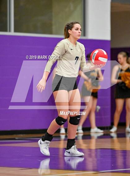 Thumbnail 1 in McGregor vs Groesbeck (UIL 3A Bi-District) photogallery.