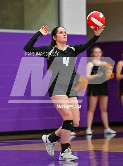 Thumbnail 2 in McGregor vs Groesbeck (UIL 3A Bi-District) photogallery.