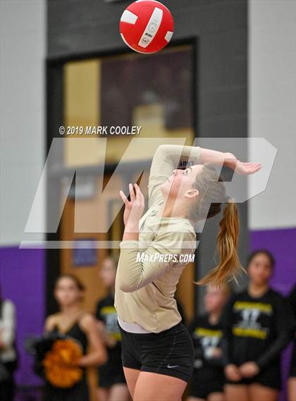 Thumbnail 1 in McGregor vs Groesbeck (UIL 3A Bi-District) photogallery.