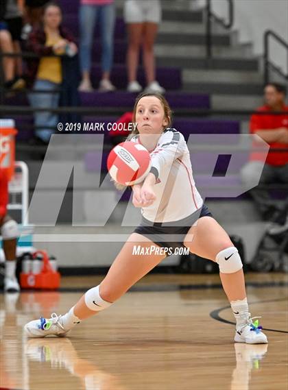 Thumbnail 1 in McGregor vs Groesbeck (UIL 3A Bi-District) photogallery.