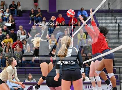 Thumbnail 3 in McGregor vs Groesbeck (UIL 3A Bi-District) photogallery.