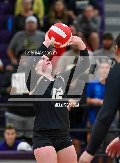 Thumbnail 1 in McGregor vs Groesbeck (UIL 3A Bi-District) photogallery.