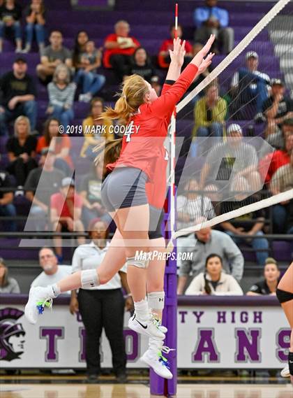 Thumbnail 2 in McGregor vs Groesbeck (UIL 3A Bi-District) photogallery.
