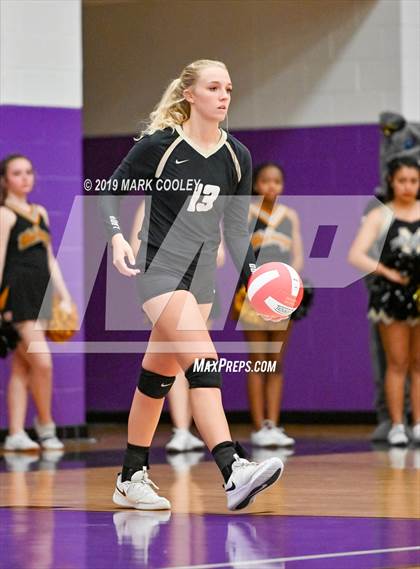 Thumbnail 1 in McGregor vs Groesbeck (UIL 3A Bi-District) photogallery.