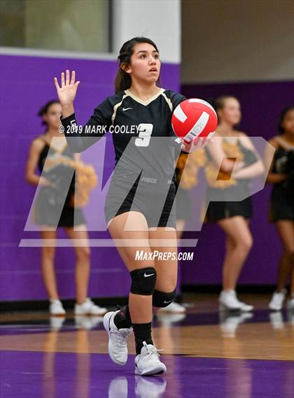 Thumbnail 1 in McGregor vs Groesbeck (UIL 3A Bi-District) photogallery.