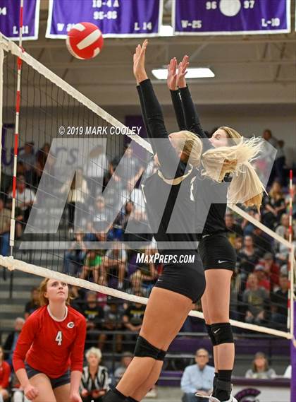 Thumbnail 1 in McGregor vs Groesbeck (UIL 3A Bi-District) photogallery.
