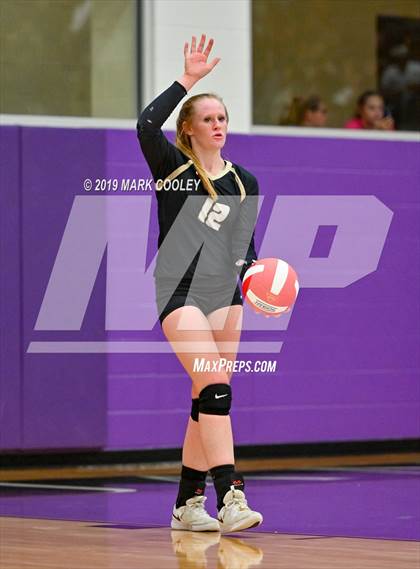 Thumbnail 1 in McGregor vs Groesbeck (UIL 3A Bi-District) photogallery.
