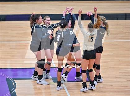 Thumbnail 2 in McGregor vs Groesbeck (UIL 3A Bi-District) photogallery.