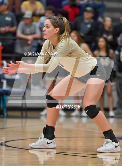 Thumbnail 1 in McGregor vs Groesbeck (UIL 3A Bi-District) photogallery.