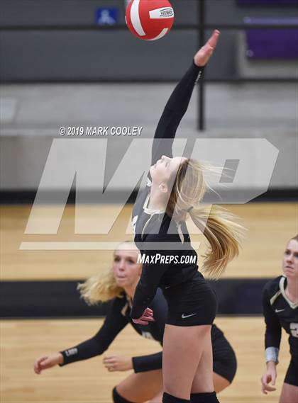 Thumbnail 2 in McGregor vs Groesbeck (UIL 3A Bi-District) photogallery.