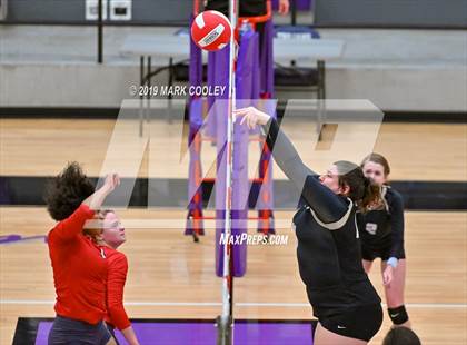 Thumbnail 1 in McGregor vs Groesbeck (UIL 3A Bi-District) photogallery.