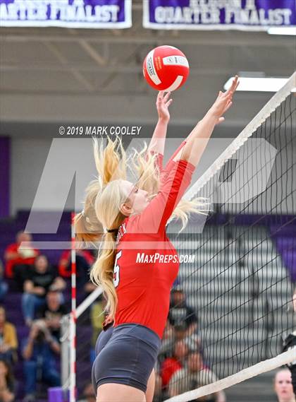 Thumbnail 1 in McGregor vs Groesbeck (UIL 3A Bi-District) photogallery.