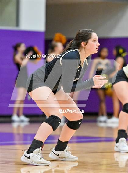 Thumbnail 2 in McGregor vs Groesbeck (UIL 3A Bi-District) photogallery.