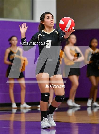 Thumbnail 2 in McGregor vs Groesbeck (UIL 3A Bi-District) photogallery.