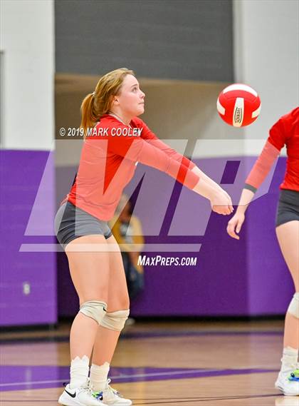 Thumbnail 1 in McGregor vs Groesbeck (UIL 3A Bi-District) photogallery.
