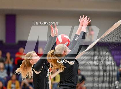 Thumbnail 1 in McGregor vs Groesbeck (UIL 3A Bi-District) photogallery.