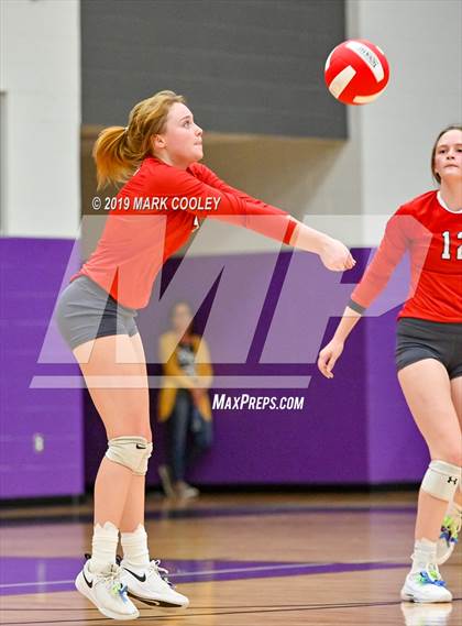 Thumbnail 2 in McGregor vs Groesbeck (UIL 3A Bi-District) photogallery.
