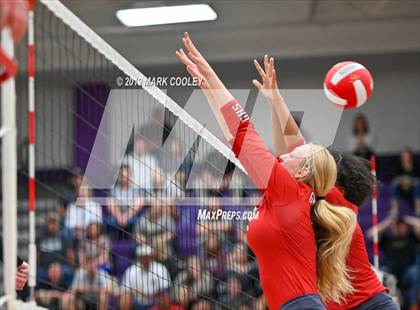 Thumbnail 2 in McGregor vs Groesbeck (UIL 3A Bi-District) photogallery.