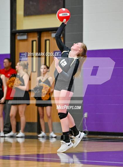 Thumbnail 1 in McGregor vs Groesbeck (UIL 3A Bi-District) photogallery.
