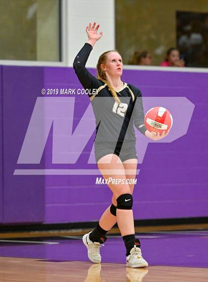 Thumbnail 1 in McGregor vs Groesbeck (UIL 3A Bi-District) photogallery.