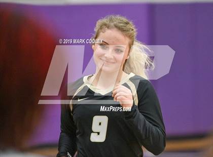 Thumbnail 1 in McGregor vs Groesbeck (UIL 3A Bi-District) photogallery.