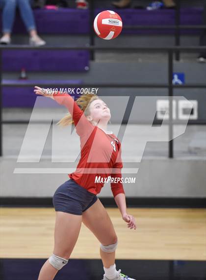 Thumbnail 1 in McGregor vs Groesbeck (UIL 3A Bi-District) photogallery.