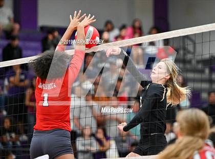 Thumbnail 1 in McGregor vs Groesbeck (UIL 3A Bi-District) photogallery.