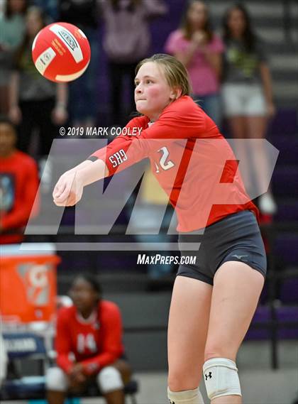 Thumbnail 1 in McGregor vs Groesbeck (UIL 3A Bi-District) photogallery.
