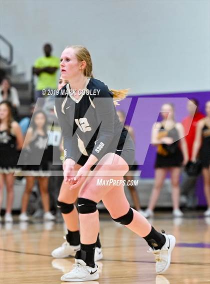 Thumbnail 1 in McGregor vs Groesbeck (UIL 3A Bi-District) photogallery.