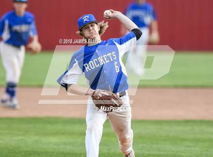 Thumbnail 1 in Lorena vs. Robinson photogallery.