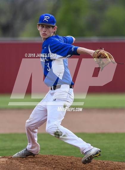 Thumbnail 2 in Lorena vs. Robinson photogallery.
