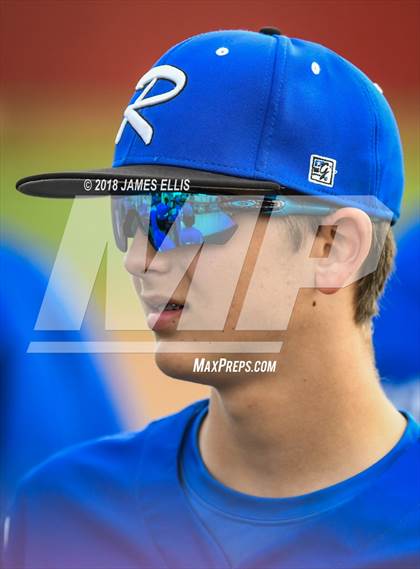 Thumbnail 1 in Lorena vs. Robinson photogallery.