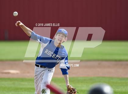 Thumbnail 1 in Lorena vs. Robinson photogallery.