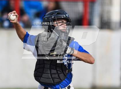 Thumbnail 1 in Lorena vs. Robinson photogallery.
