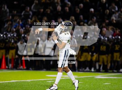 Thumbnail 3 in Carrollton vs Colquitt County (GHSA 7A Semifinal) photogallery.