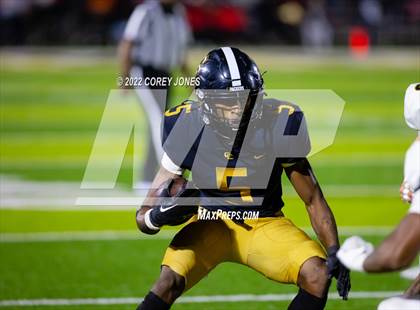 Thumbnail 3 in Carrollton vs Colquitt County (GHSA 7A Semifinal) photogallery.
