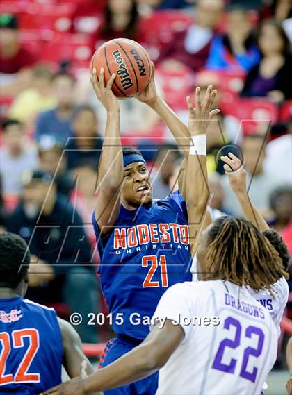 Thumbnail 3 in Modesto Christian vs. Sacramento (CIF SJS D2 Final) photogallery.