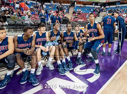 Thumbnail 3 in Modesto Christian vs. Sacramento (CIF SJS D2 Final) photogallery.