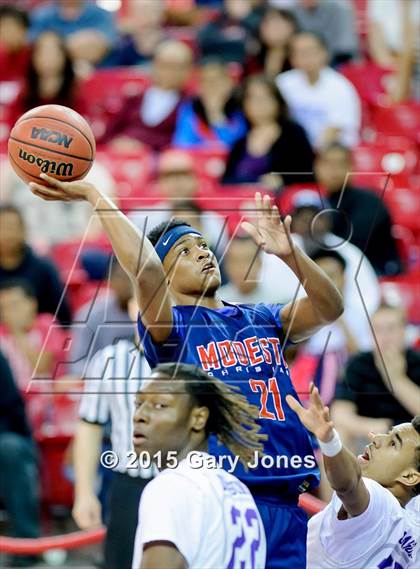 Thumbnail 1 in Modesto Christian vs. Sacramento (CIF SJS D2 Final) photogallery.