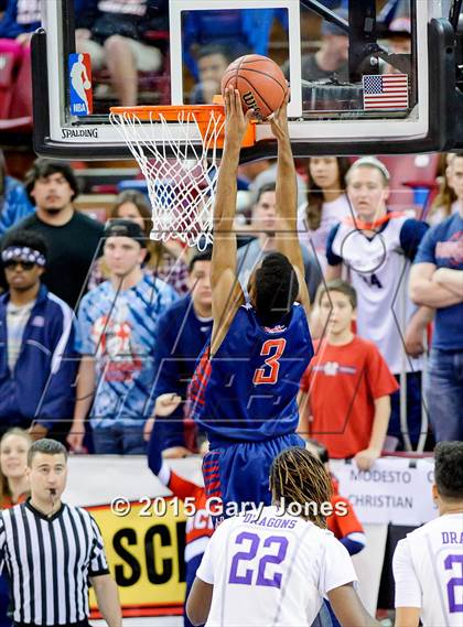 Thumbnail 3 in Modesto Christian vs. Sacramento (CIF SJS D2 Final) photogallery.