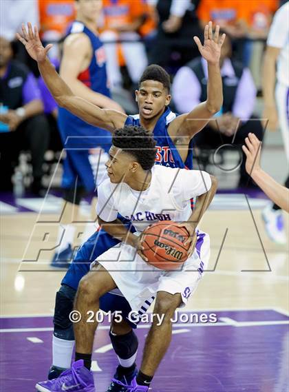 Thumbnail 3 in Modesto Christian vs. Sacramento (CIF SJS D2 Final) photogallery.