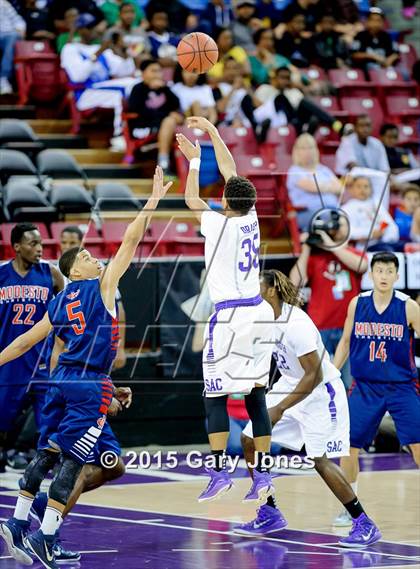 Thumbnail 3 in Modesto Christian vs. Sacramento (CIF SJS D2 Final) photogallery.