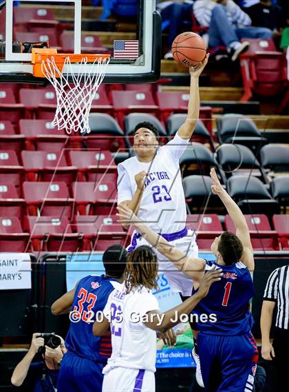 Thumbnail 2 in Modesto Christian vs. Sacramento (CIF SJS D2 Final) photogallery.