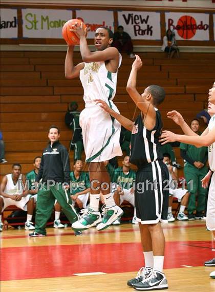 Thumbnail 2 in Beverly Hills vs. Narbonne (Sea Hawk Classic) photogallery.
