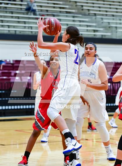 Thumbnail 3 in Lee vs Edinburg (NEISD Invitational) photogallery.