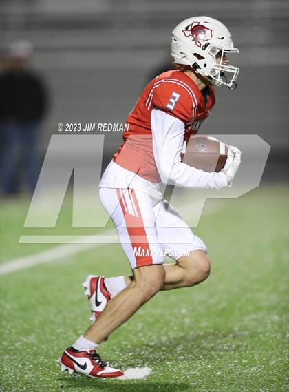 Thumbnail 3 in Aubrey vs. Van (UIL 4A Area Playoff) photogallery.