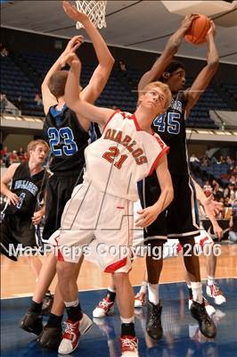 Thumbnail 3 in Villa Park vs Mission Viejo (Nike Extravaganza) photogallery.